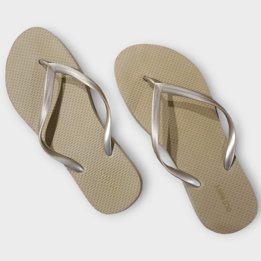 Free With Purchase! Just add To Your Bundle! Old Navy Flip Flops, Size 9